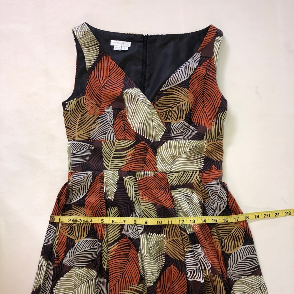 LONDON TIMES Sleeveless V-neck Dress (2) - Picture 11 of 17